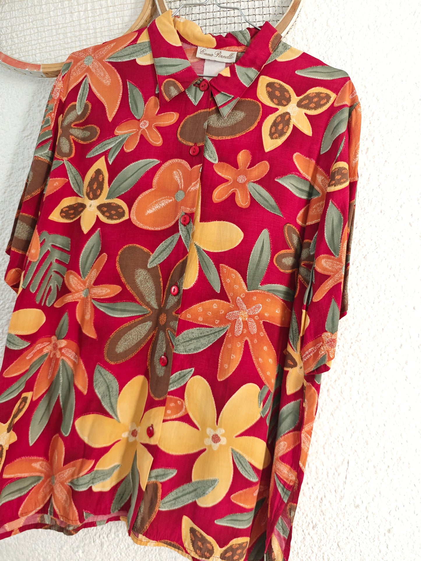 Chemise rouge à fleurs vintage