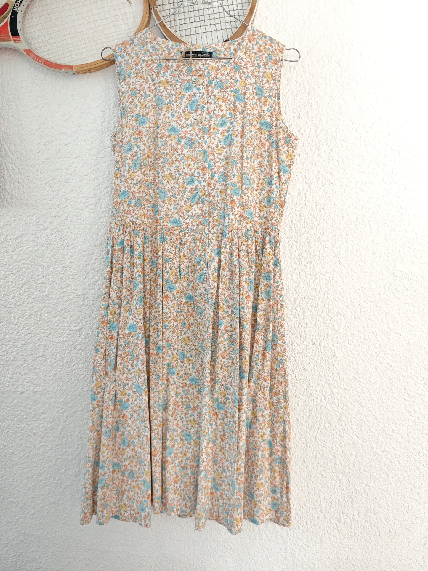 Robe fleurie orange et bleue
