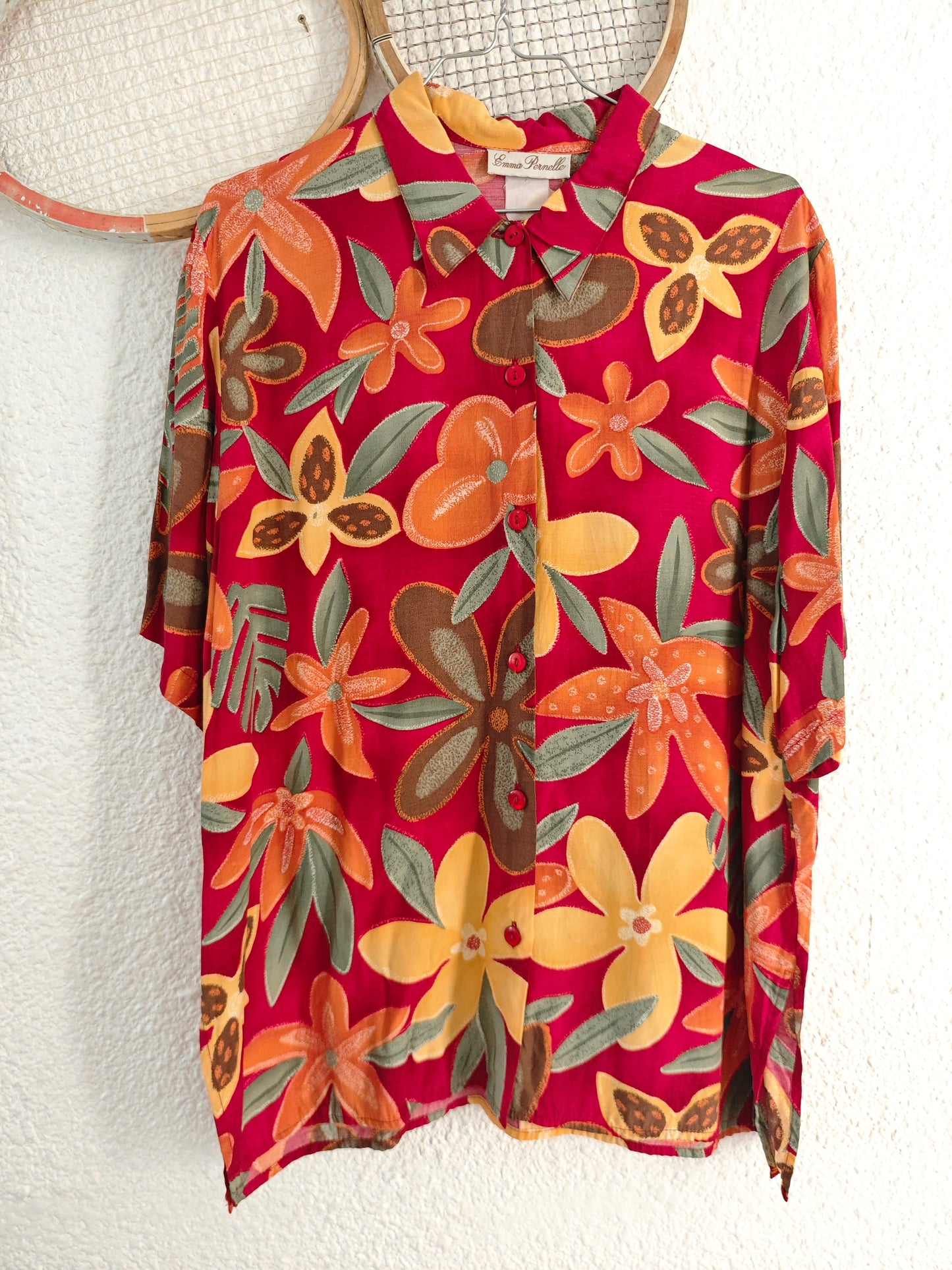 Chemise rouge à fleurs vintage
